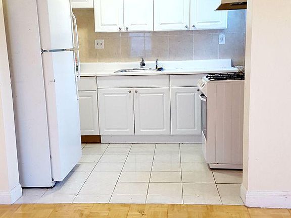 4th image of 50 Morton Ave Floor 1