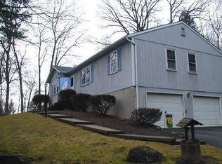 40 Philo Curtis Rd, Sandy Hook, CT 06482