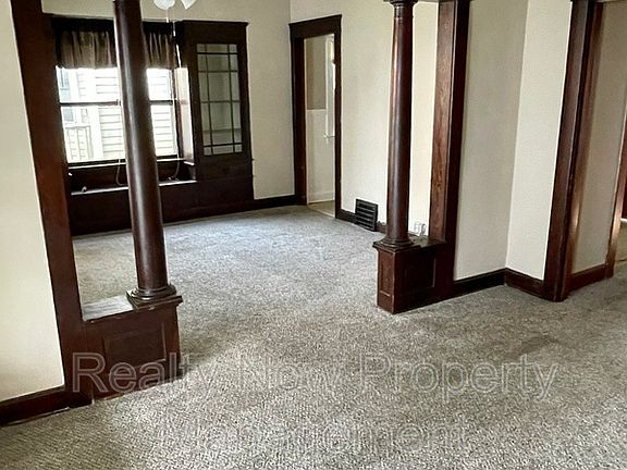4th image of 3814 Poe Ave