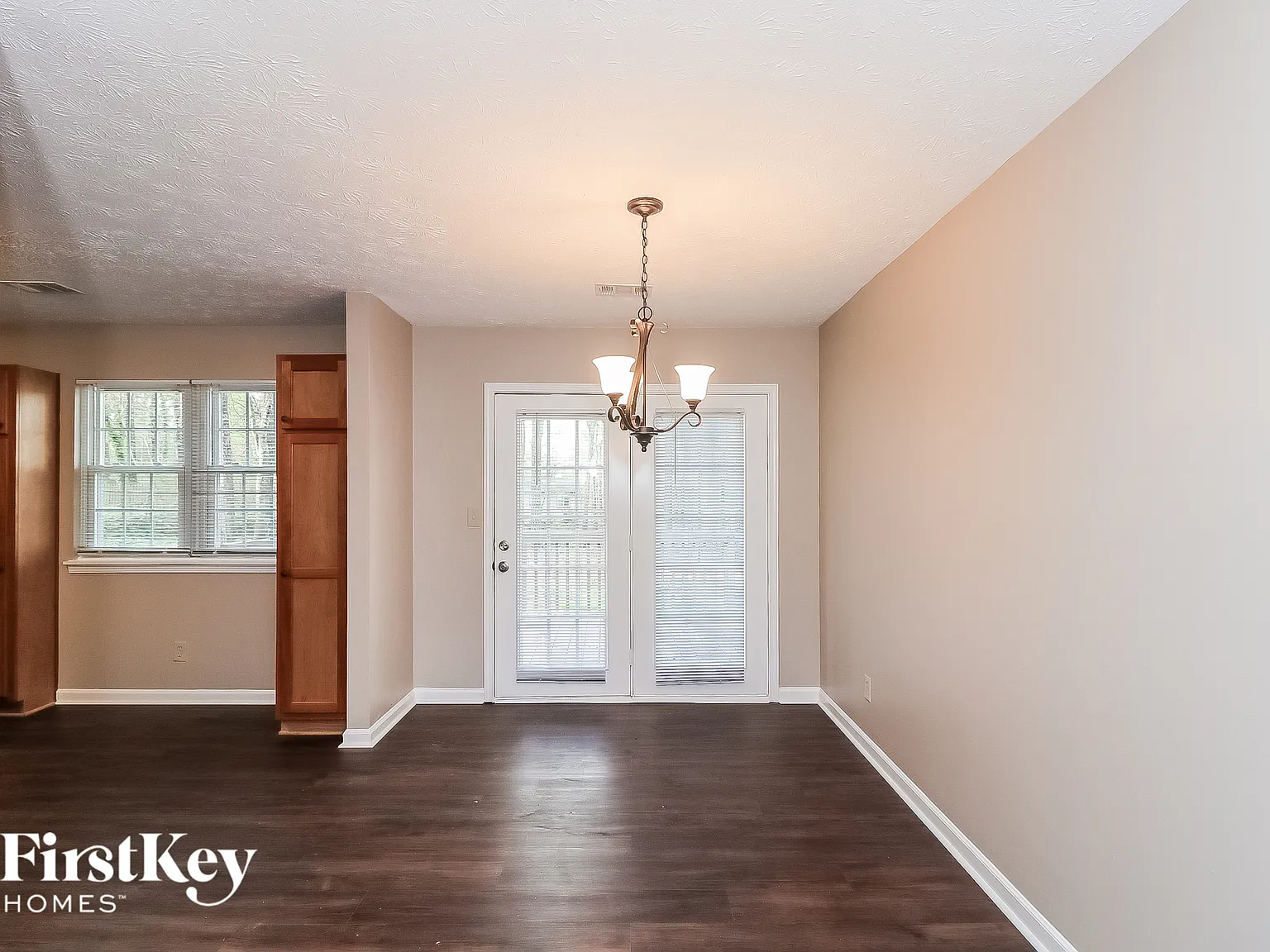 3 bed, 2.0 bath, 2024 sqft, $2,310 — Photo 4