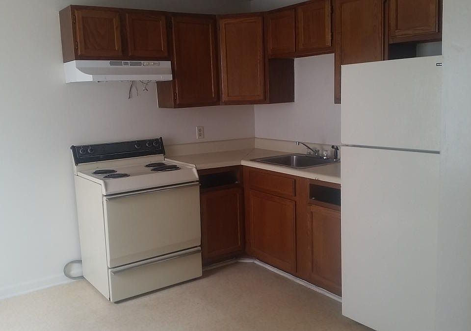 Looking into kitchen from Living room