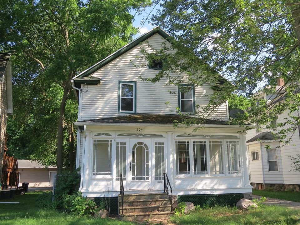 1st image of 604 Capital Ave NE