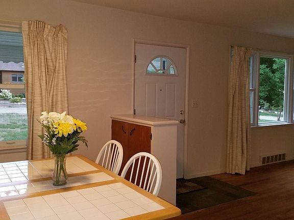 2nd image of 2610 Powell Ave