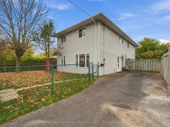54 N Murray St, Quinte West, ON K8V 5P4
