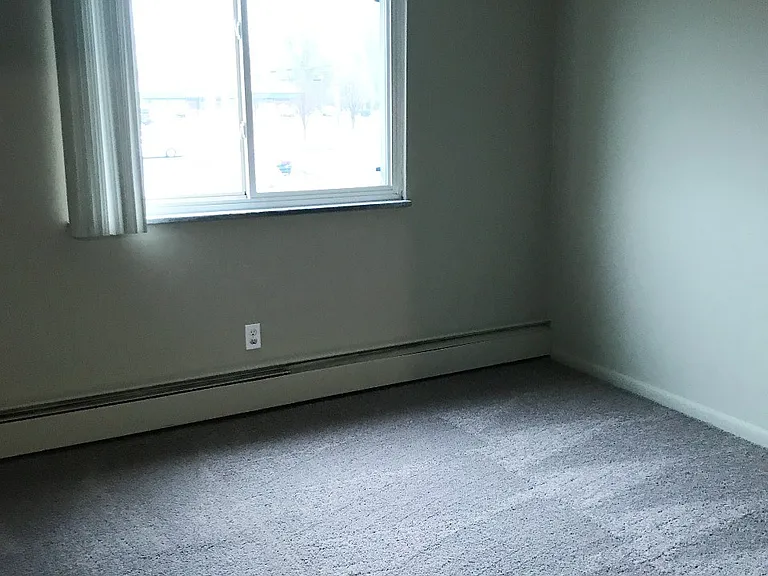 Holland Gardens Apartments — Photo 47