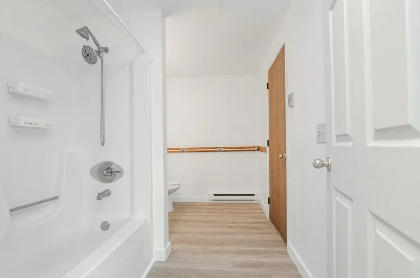4 bed, 1250 sqft, $2,663 — Photo 4