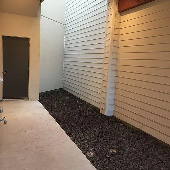 2209 S 6th St — Photo 15
