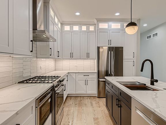 2nd image of 1014 N Wolcott Ave #1