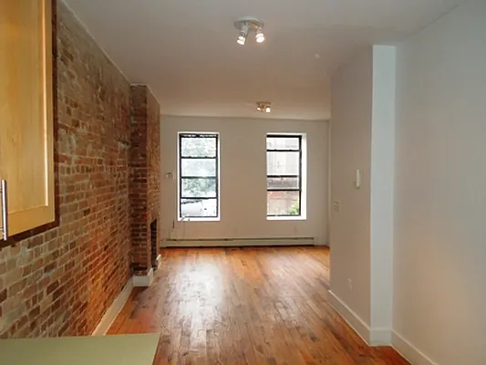 Rented by 5 Boro Realty Corp | media 19