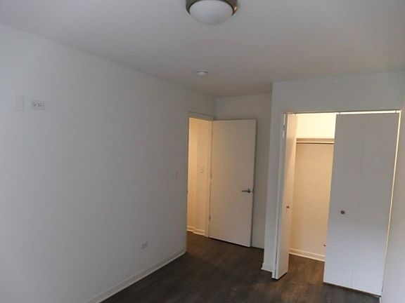 4th image of 941 W Winona St #1