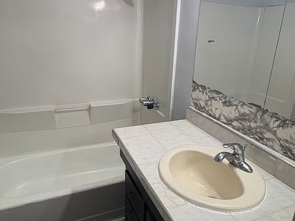 4th image of 208 Main St APT B