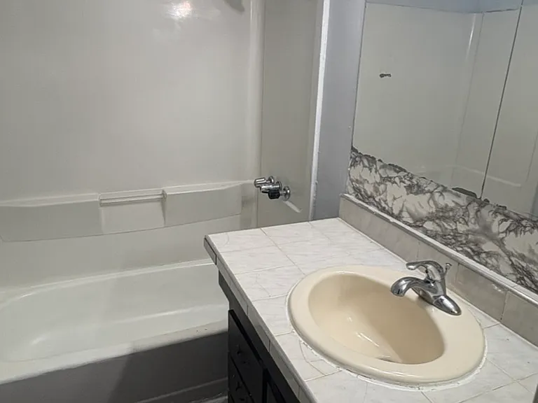 208 Main St #B — Photo 4