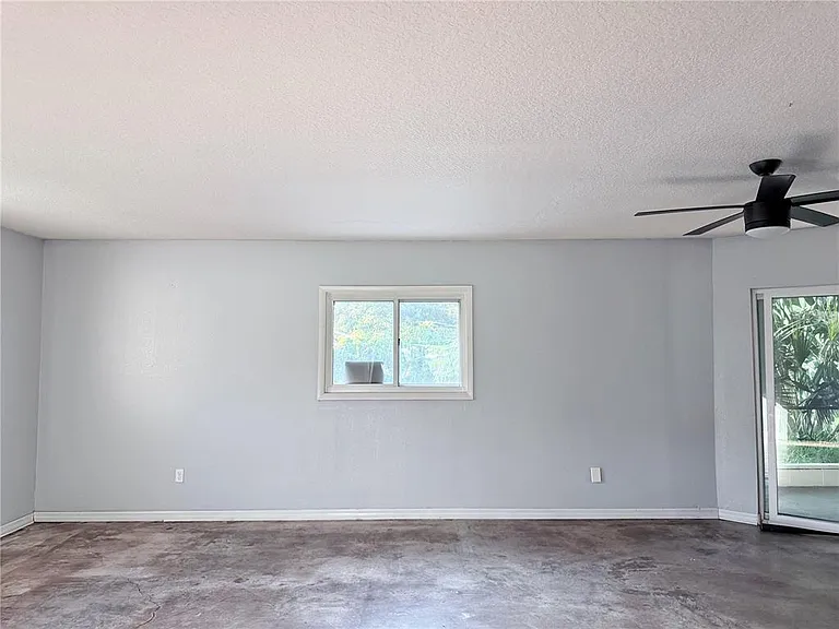 912 Carvell Dr — Photo 15