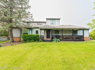 7674 Elizabeth Lake Rd, Waterford, MI 48327