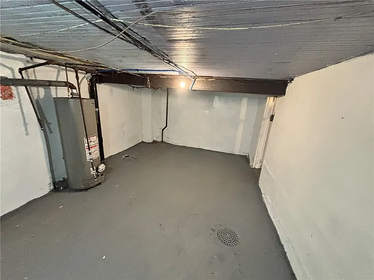 247 Rochelle St — Photo 23