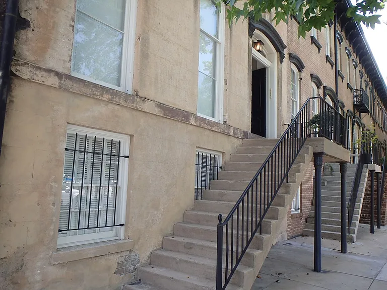 113 W Gaston St — Photo 3