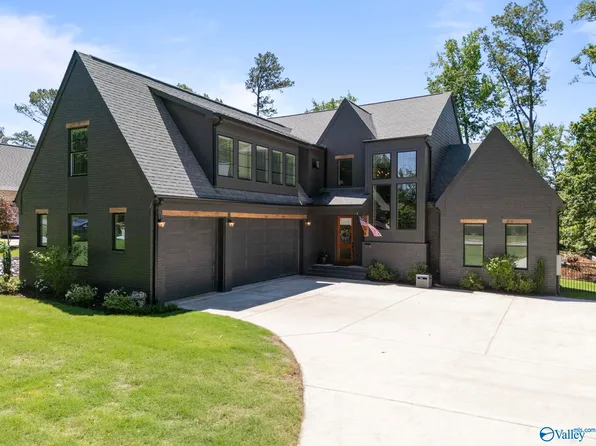 104 Bishop Bend Dr, Huntsville, AL 35806