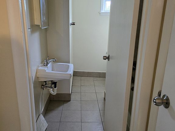 5th image of 1421 Sparks St #A