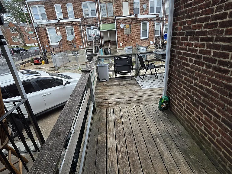 2055 Carver St — Photo 14