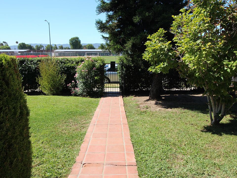 2nd image of 18555 Victory Blvd
