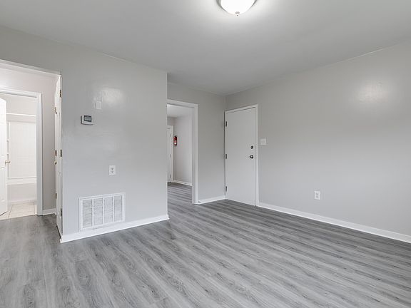 3rd image of 811 Mosby St APT A