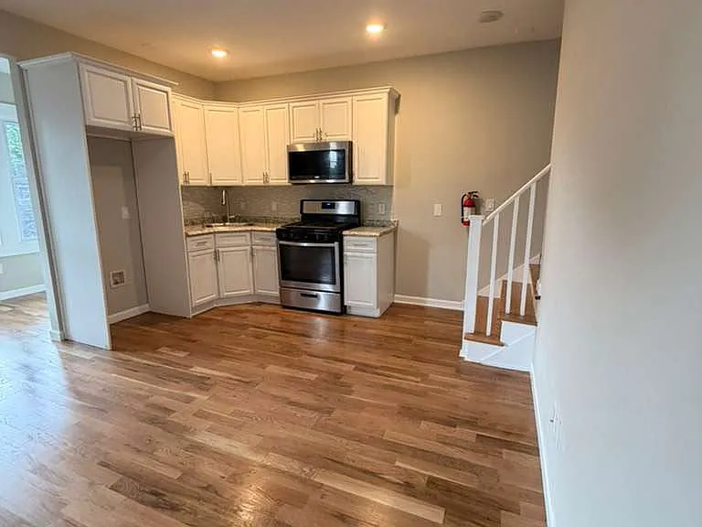 200 Maple Ave #2 — Photo 3
