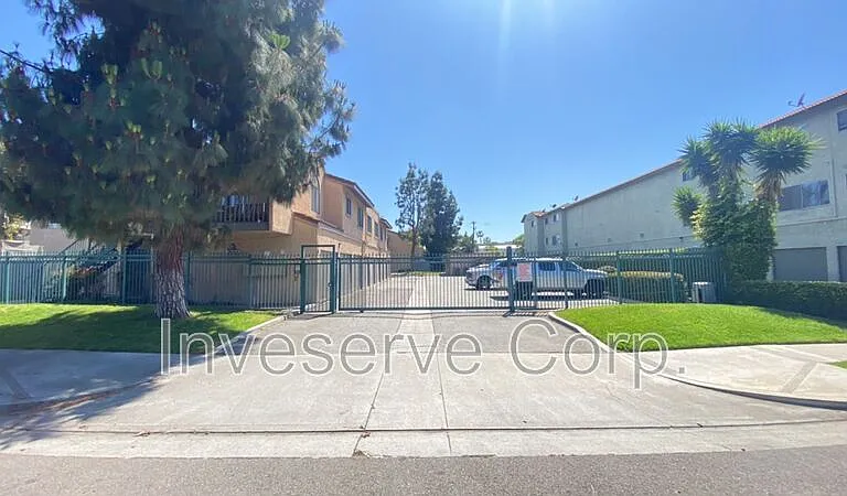 8220 California St #4 — Photo 6
