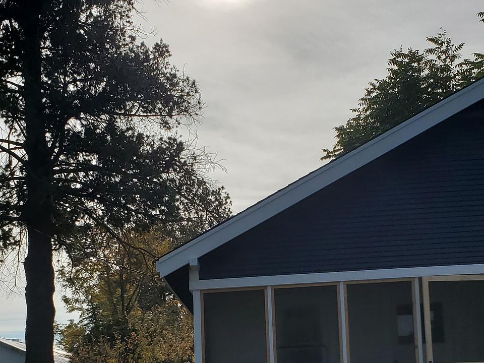SCREENED FRONT PORCH