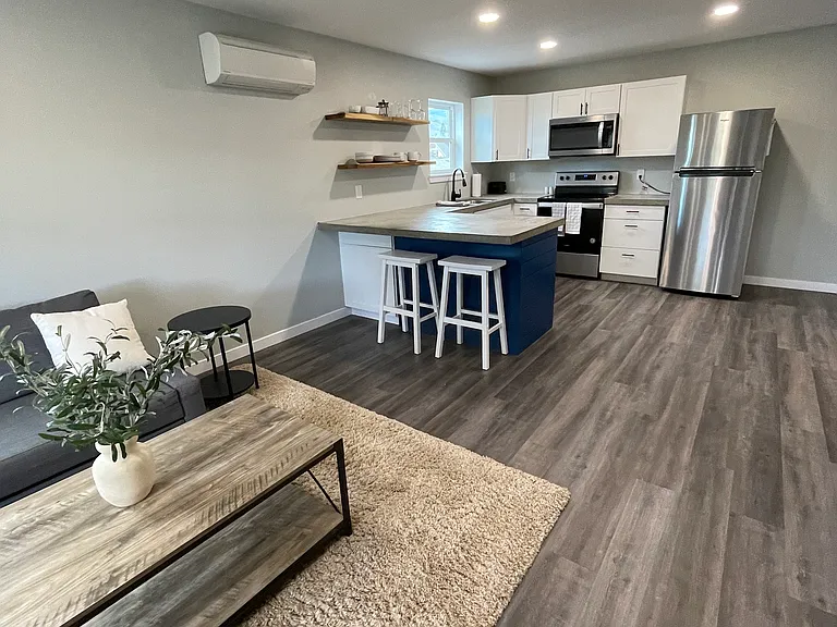 233 N Franklin Ave #B — Photo 11