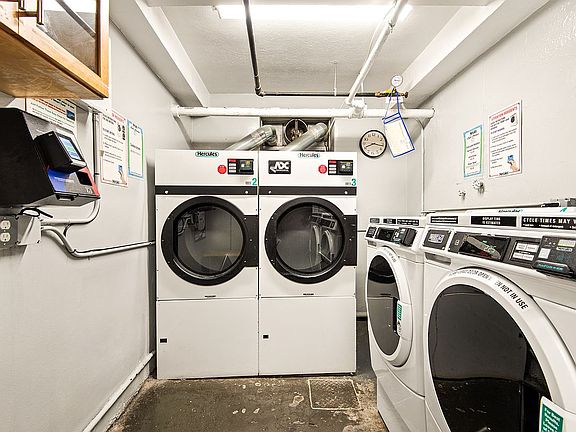 5th image of 208 E 70th St APT 6D