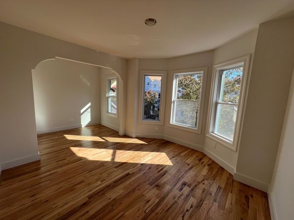 82 Hendrix St FLOOR 2