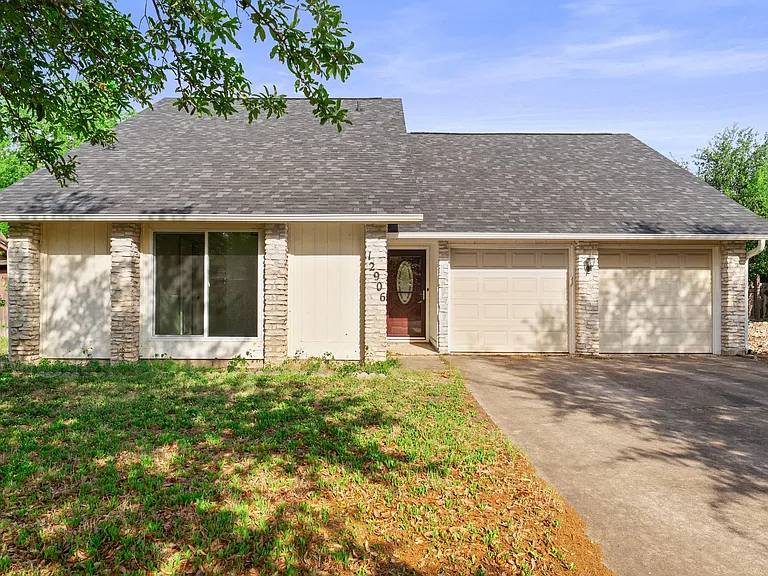 12906 Irongate Ave — Photo 2