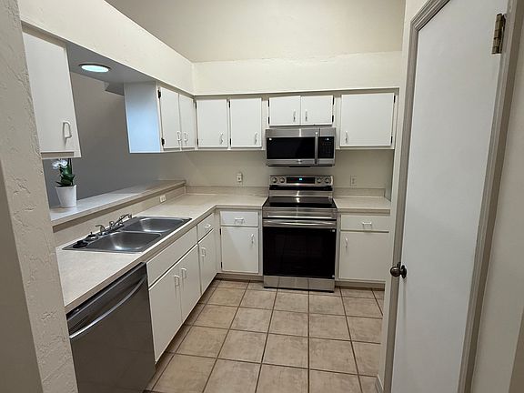 3rd image of 4700 SW Archer Rd APT E34