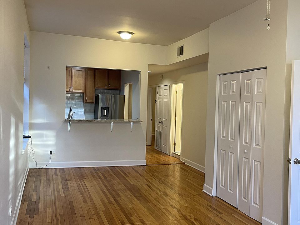 1st image of 906 N Damen Ave #16992054