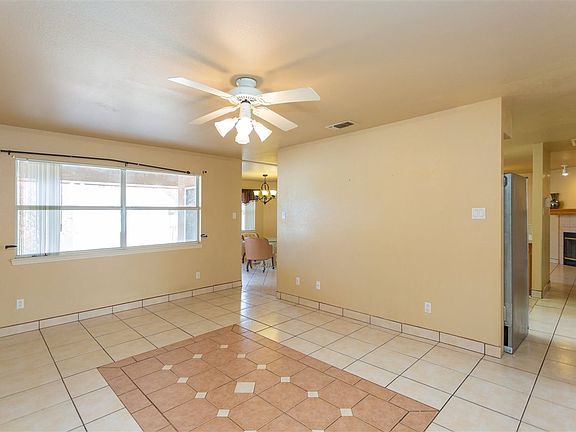 5th image of 901 W Poe St