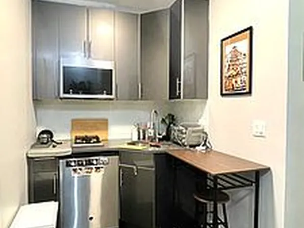326 W 45th St APT 4R, Manhattan, NY 10036