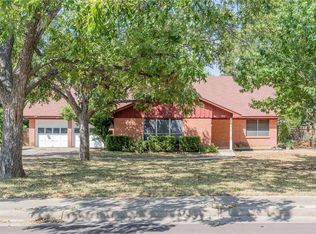 604 E Oak Dr, Round Rock, TX 78664