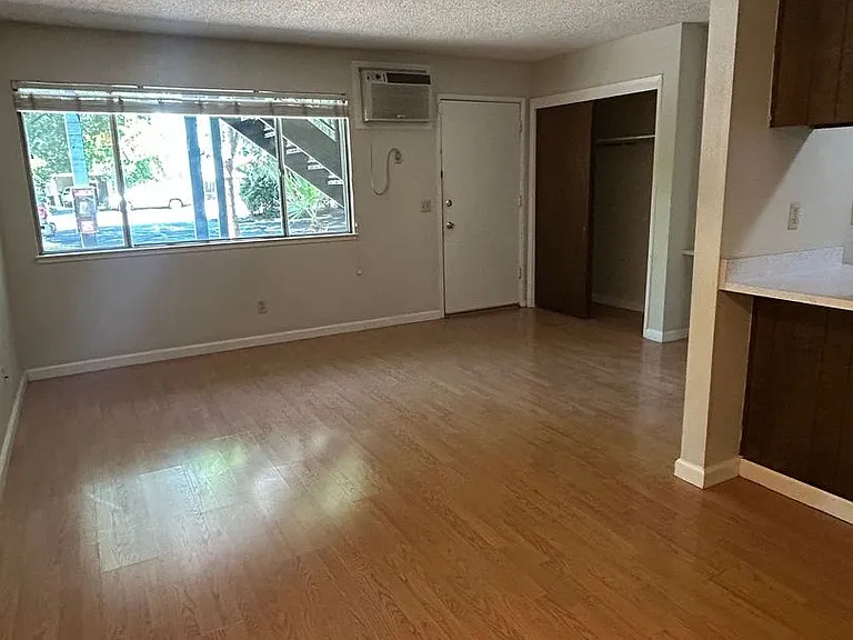 1131 W 3rd St — Photo 3
