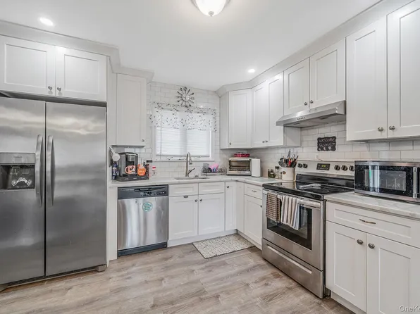 2679 Heather Avenue, Medford, NY 11763