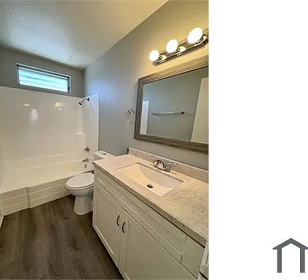421 E 9th St #3 — Photo 6