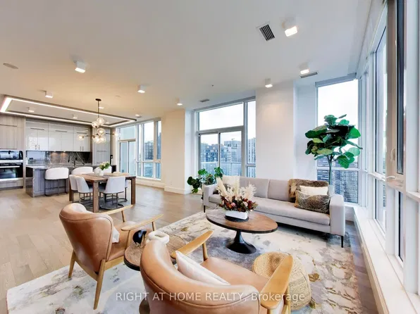 30 Nelson St #Penthouse 102, Toronto, ON M5V 0H5