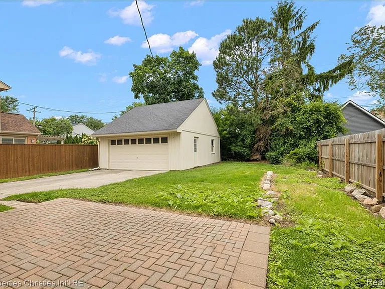 2635 Dorchester Rd — Photo 43