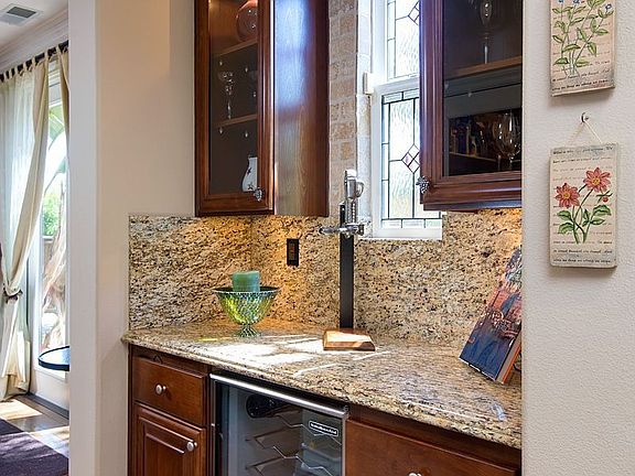 Butlers Pantry w/wine refrigerator