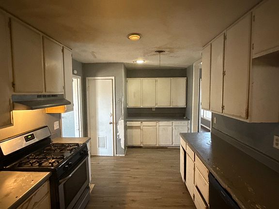 4th image of 927 Powell Rd