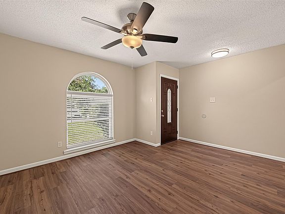 5th image of 2305 Kingsway Dr