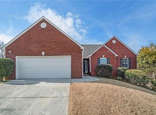 526 Plantation Creek Dr, Loganville, GA 30052
