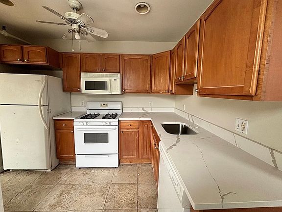 3rd image of 378 Thames St APT 3