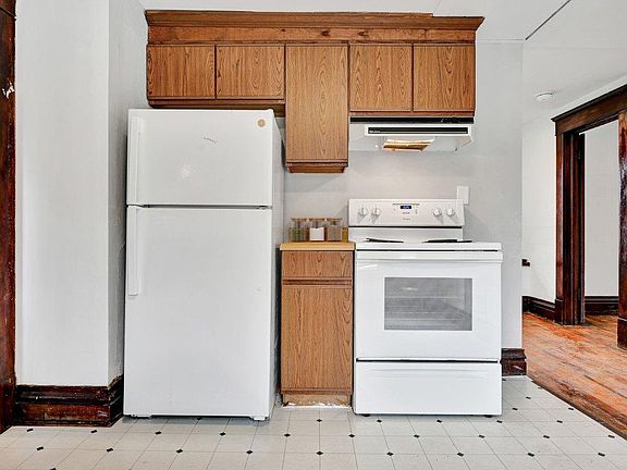 4th image of 118 1/2 Garden St #2