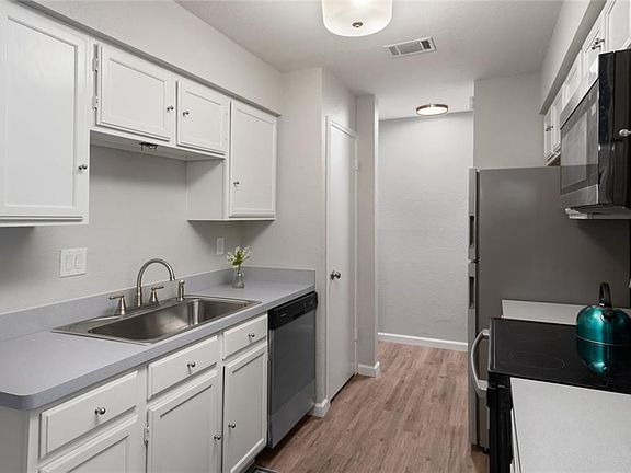 2nd image of 1012 Allen St