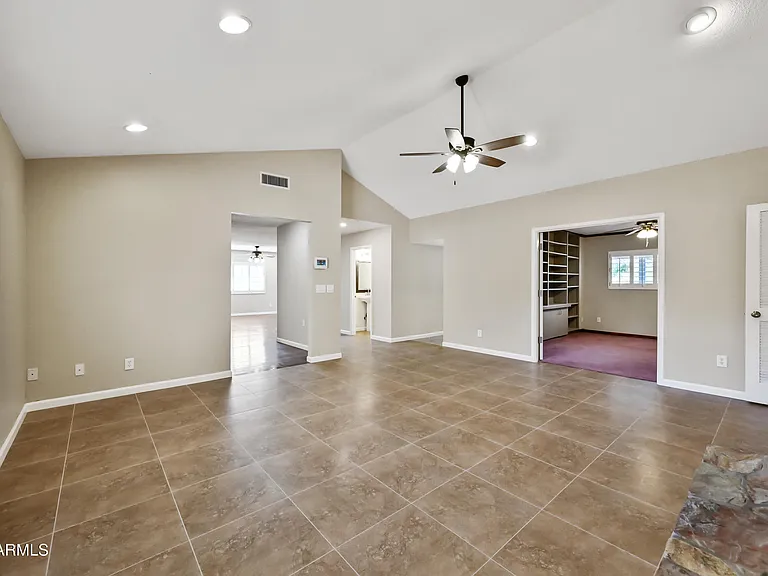 324 W Willow Ave — Photo 8